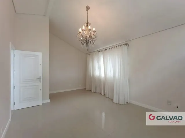 Casa 3 quartos e 2 banheiros, para alugar, no bairro Juvevê em Curitiba