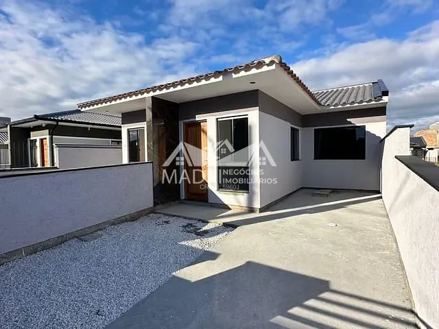 Casa 2 quartos e 1 banheiro, à venda, no bairro Nova Palhoça em Palhoça