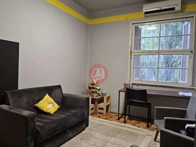 Casa com 360m², para alugar, no bairro Independência em Porto Alegre