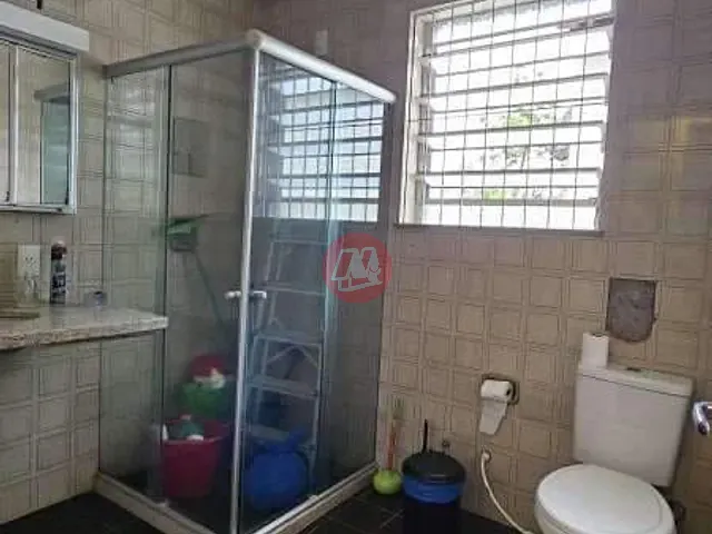 Casa com 360m², para alugar, no bairro Independência em Porto Alegre