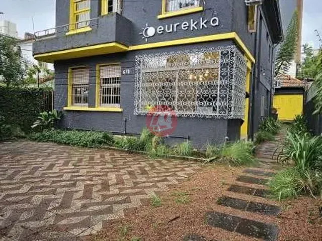 Casa com 360m², para alugar, no bairro Independência em Porto Alegre