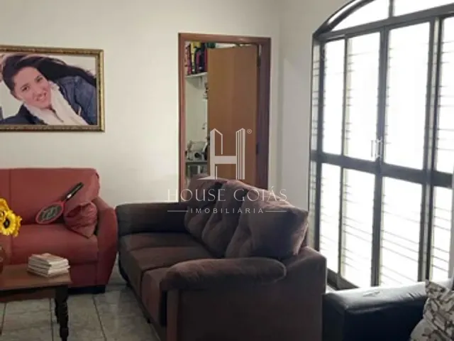 Casa com 595m² 4 quartos e 2 banheiros, à venda, no bairro Vila Lucy em Goiânia