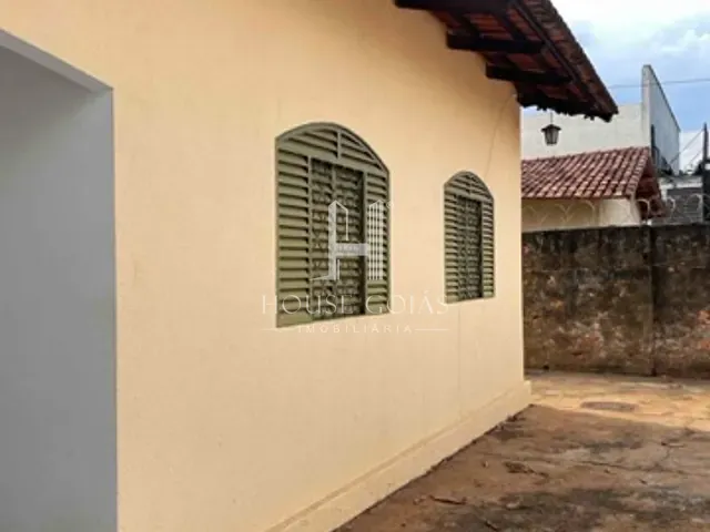 Casa com 595m² 4 quartos e 2 banheiros, à venda, no bairro Vila Lucy em Goiânia