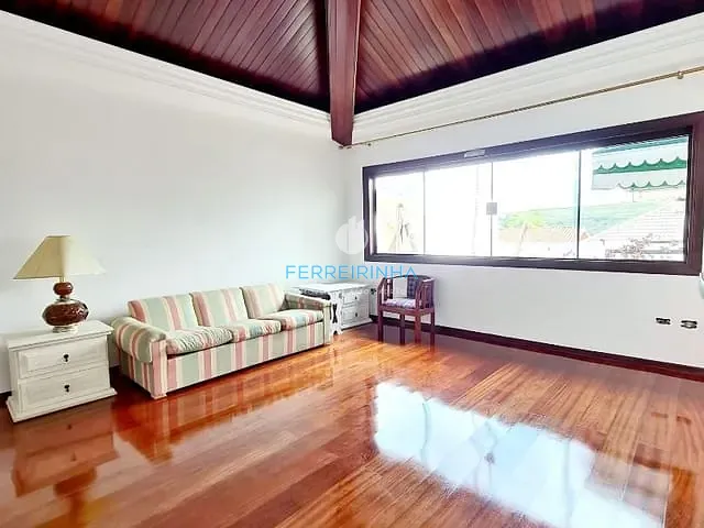 Casa com 341m² 4 quartos e 3 banheiros, à venda ou para alugar, no bairro Urbanova em São José dos Campos