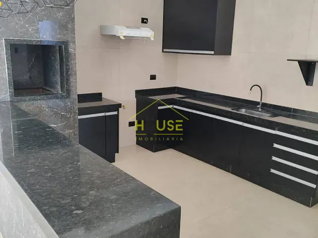 Casa 3 quartos e 3 banheiros, à venda, no bairro Loteamento Residencial Maria Nazaret em Fernandópolis