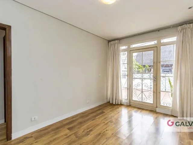 Casa 4 quartos e 2 banheiros, para alugar, no bairro Jardim das Américas em Curitiba