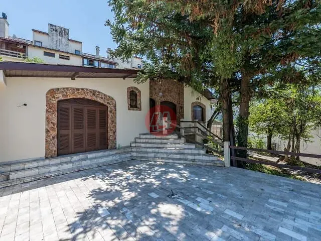 Casa com 206m², para alugar, no bairro Vila Assunção em Porto Alegre