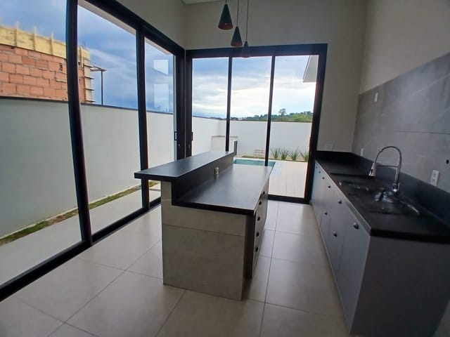 Casa com 300m² 3 quartos e 1 banheiro, para alugar, no bairro Loteamento Fechado Jardim Pôr do Sol em São João da Boa Vista