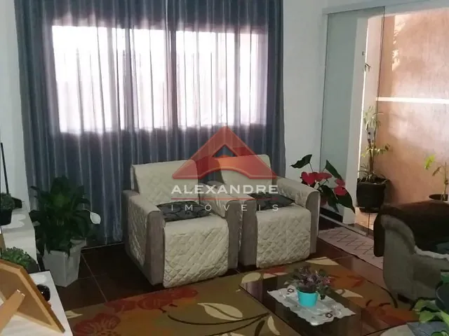 Casa com 168m² 3 quartos e 2 banheiros, à venda, no bairro Vila Tesouro em São José dos Campos