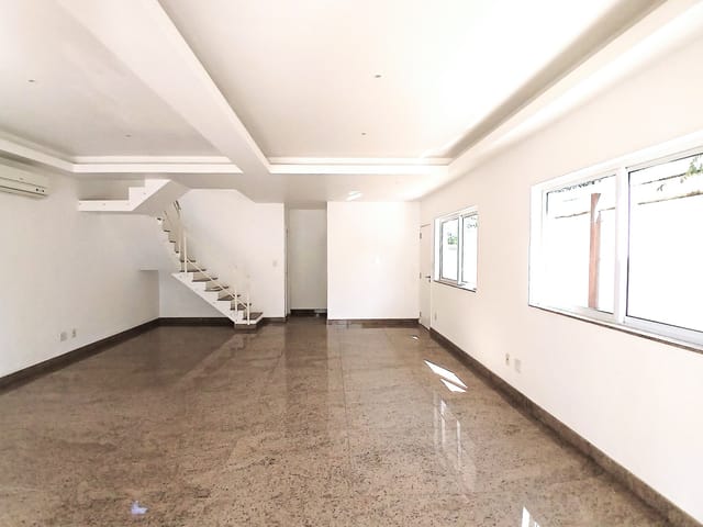 Casa com 260m² 4 quartos e 6 banheiros, à venda, no bairro Recreio dos Bandeirantes em Rio de Janeiro