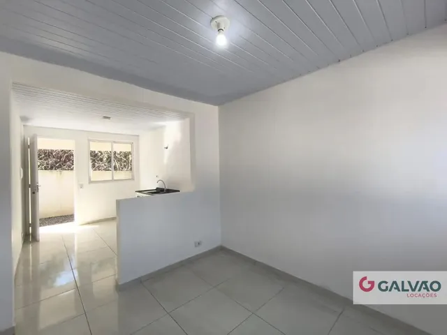 Casa 2 quartos e 1 banheiro, para alugar, no bairro Barreirinha em Curitiba