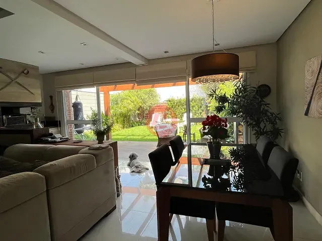 Casa 3 quartos e 4 banheiros, para alugar, no bairro Lomba do Pinheiro em Porto Alegre