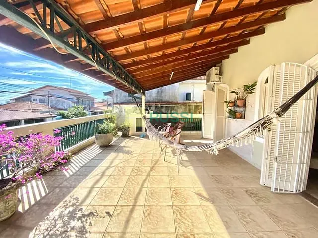 Casa com 250m² 4 quartos e 2 banheiros, à venda, no bairro Bosque dos Eucaliptos em São José dos Campos