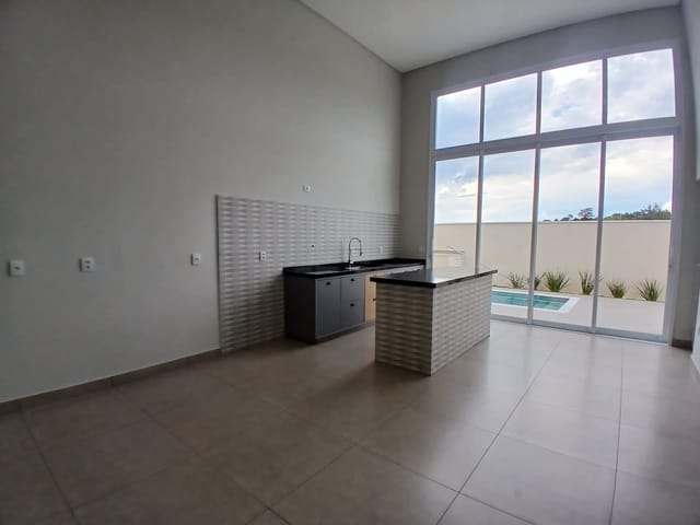 Casa com 300m² 3 quartos e 2 banheiros, para alugar, no bairro Loteamento Fechado Jardim Pôr do Sol em São João da Boa Vista