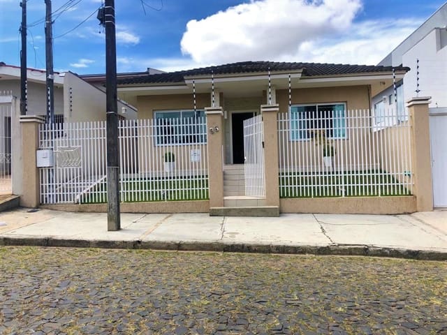 Casa com 462m² 4 quartos e 4 banheiros, à venda, no bairro Jardim Carvalho em Ponta Grossa