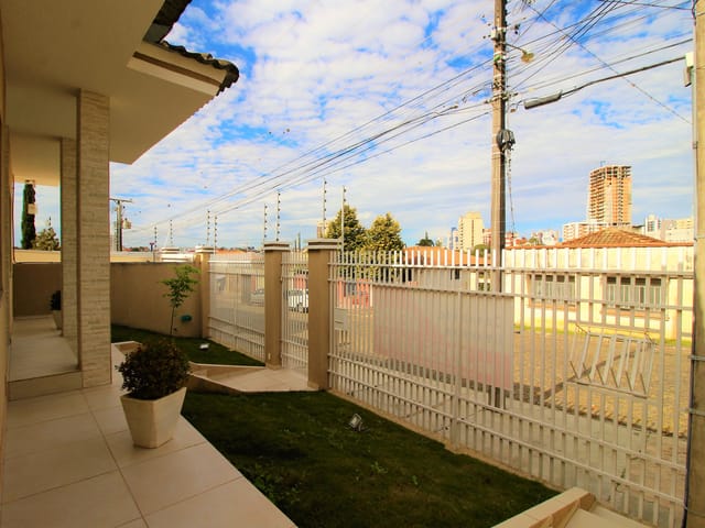 Casa com 462m² 4 quartos e 4 banheiros, à venda, no bairro Jardim Carvalho em Ponta Grossa