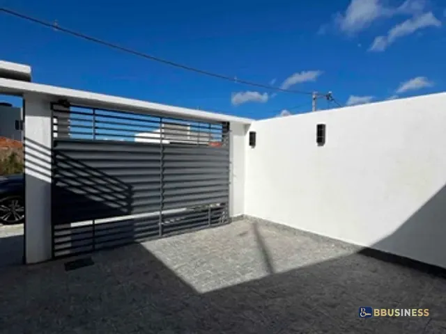 Casa 2 quartos e 3 banheiros, à venda, no bairro Parque Turf Club em Campos dos Goytacazes