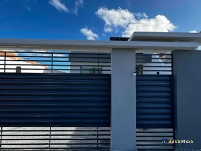 Casa 2 quartos e 3 banheiros, à venda, no bairro Parque Turf Club em Campos dos Goytacazes