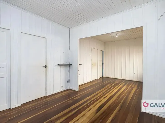 Casa 3 quartos e 2 banheiros, para alugar, no bairro Pilarzinho em Curitiba