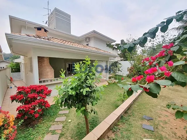 Casa com 450m² 4 quartos e 6 banheiros, à venda, no bairro Condomínio Residencial Terras do Caribe em Valinhos