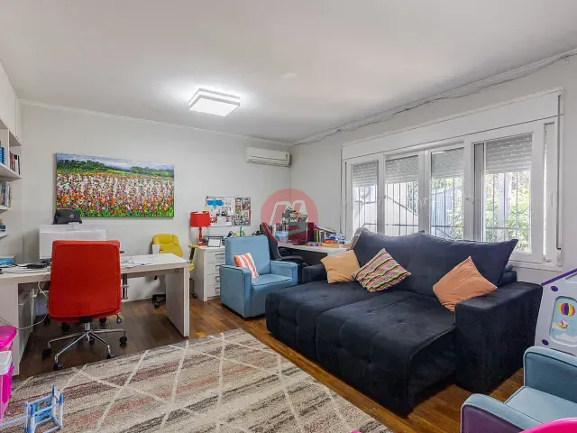 Casa 3 quartos e 3 banheiros, à venda, no bairro Petrópolis em Porto Alegre