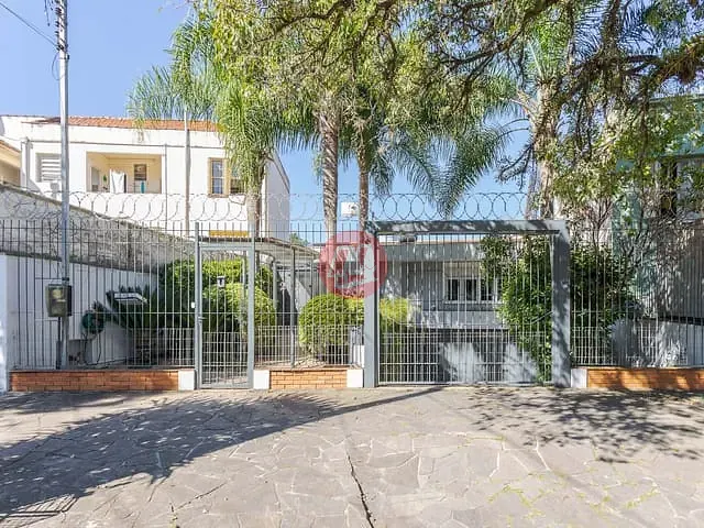 Casa 3 quartos e 3 banheiros, à venda, no bairro Petrópolis em Porto Alegre