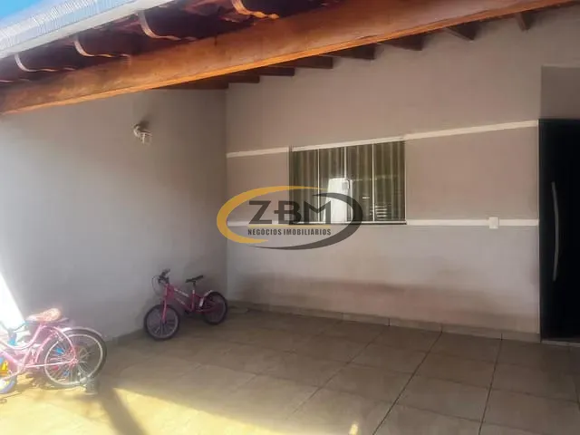Casa com 125m² 3 quartos e 2 banheiros, para alugar, no bairro Parque Leblon em Londrina