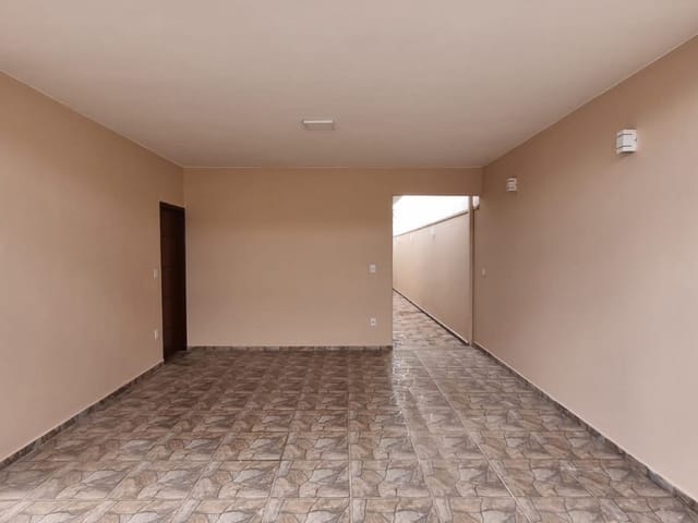 Casa com 250m² 3 quartos e 2 banheiros, para alugar, no bairro Jardim dos Jacarandás Fase 1 em São João da Boa Vista