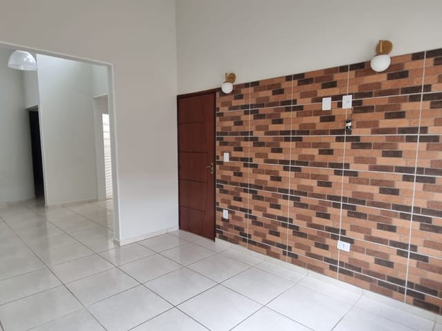 Casa com 250m² 3 quartos e 2 banheiros, para alugar, no bairro Jardim dos Jacarandás Fase 1 em São João da Boa Vista