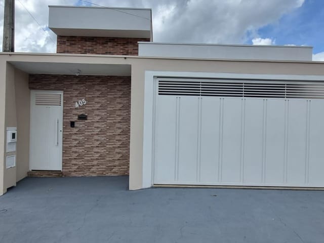 Casa com 250m² 3 quartos e 2 banheiros, para alugar, no bairro Jardim dos Jacarandás Fase 1 em São João da Boa Vista