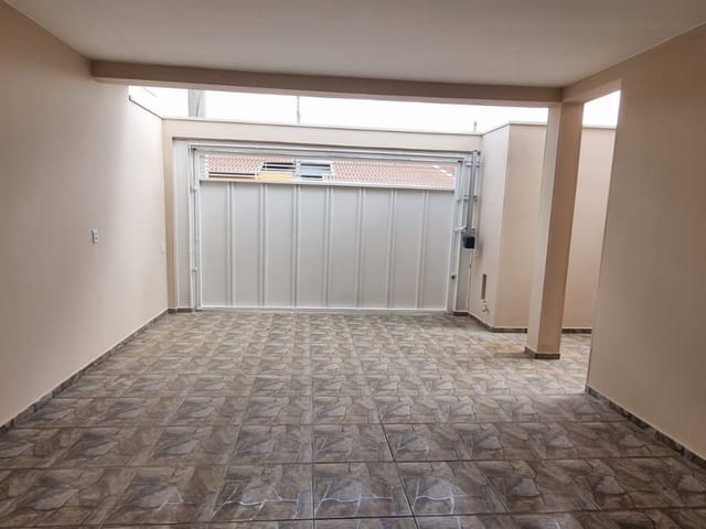 Casa com 250m² 3 quartos e 2 banheiros, para alugar, no bairro Jardim dos Jacarandás Fase 1 em São João da Boa Vista