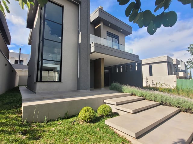 Casa com 300m² 3 quartos e 4 banheiros, à venda, no bairro Jardim Carvalho em Ponta Grossa