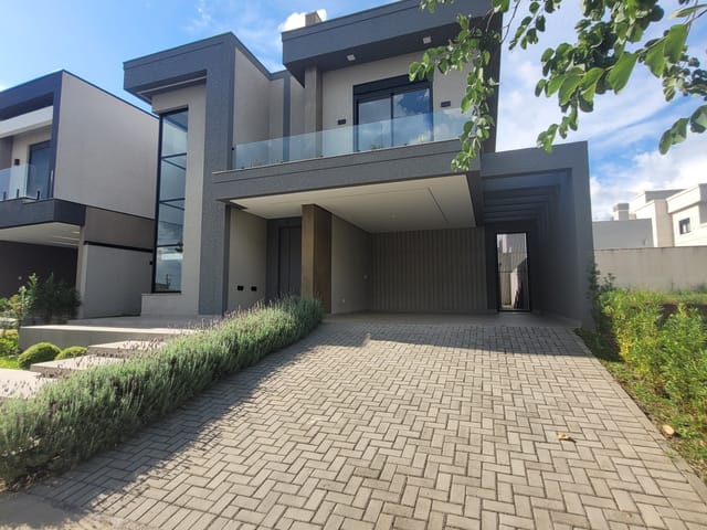 Casa com 300m² 3 quartos e 4 banheiros, à venda, no bairro Jardim Carvalho em Ponta Grossa