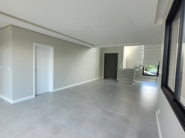 Casa com 300m² 3 quartos e 4 banheiros, à venda, no bairro Jardim Carvalho em Ponta Grossa