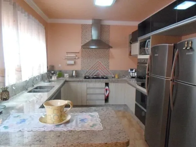 Casa com 300m² 4 quartos e 4 banheiros, à venda, no bairro Matriz em Mauá