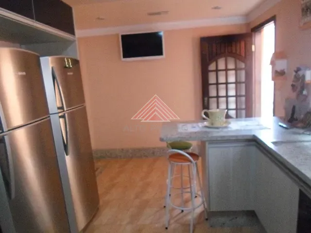Casa com 300m² 4 quartos e 4 banheiros, à venda, no bairro Matriz em Mauá