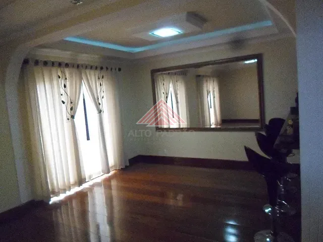 Casa com 300m² 4 quartos e 4 banheiros, à venda, no bairro Matriz em Mauá