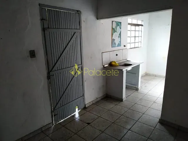Casa com 150m² 2 quartos e 1 banheiro, à venda, no bairro Centro em Pindamonhangaba