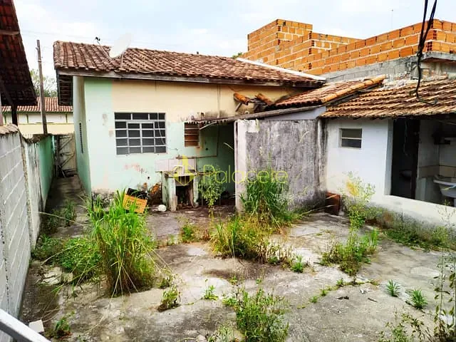 Casa com 150m² 2 quartos e 1 banheiro, à venda, no bairro Centro em Pindamonhangaba