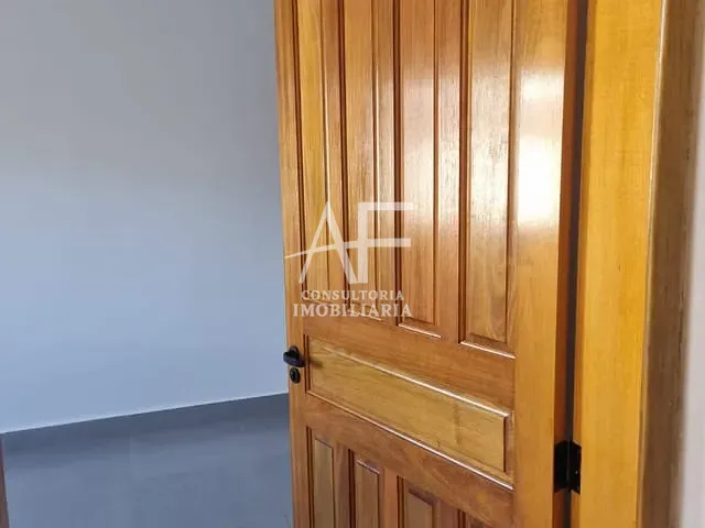 Casa 2 quartos e 2 banheiros, à venda, no bairro Residencial Estoril em Taubaté