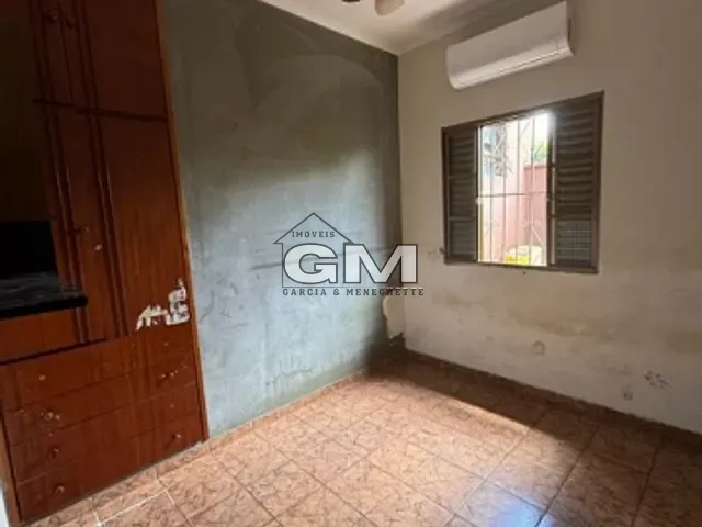 Casa com 190m² 3 quartos e 2 banheiros, para alugar, no bairro Vila Tibério em Ribeirão Preto