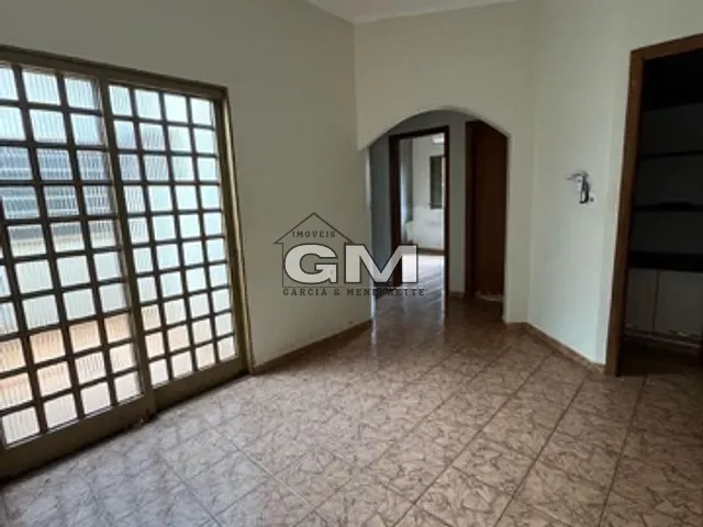 Casa com 190m² 3 quartos e 2 banheiros, para alugar, no bairro Vila Tibério em Ribeirão Preto
