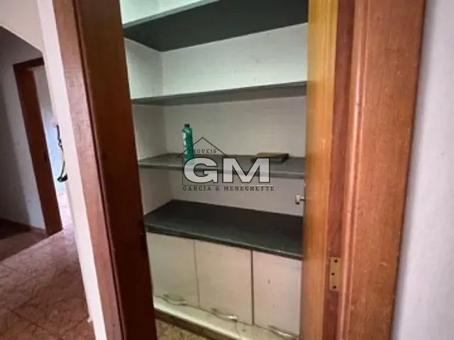 Casa com 190m² 3 quartos e 2 banheiros, para alugar, no bairro Vila Tibério em Ribeirão Preto