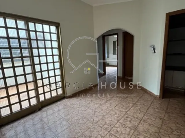 Casa com 190m² 3 quartos e 2 banheiros, para alugar, no bairro Vila Tibério em Ribeirão Preto