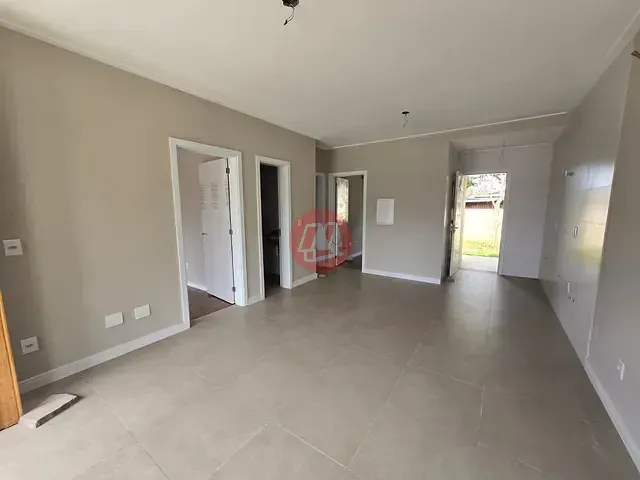Casa 3 quartos e 1 banheiro, para alugar, no bairro Guarujá em Porto Alegre