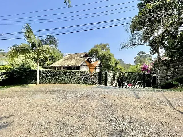 Casa 3 quartos e 3 banheiros, à venda, no bairro Chácara Santa Lúcia em Carapicuíba