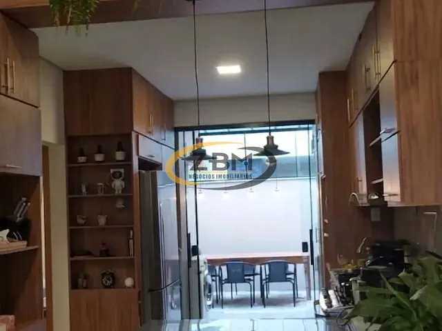 Casa 3 quartos e 2 banheiros, à venda, no bairro Colinas em Londrina