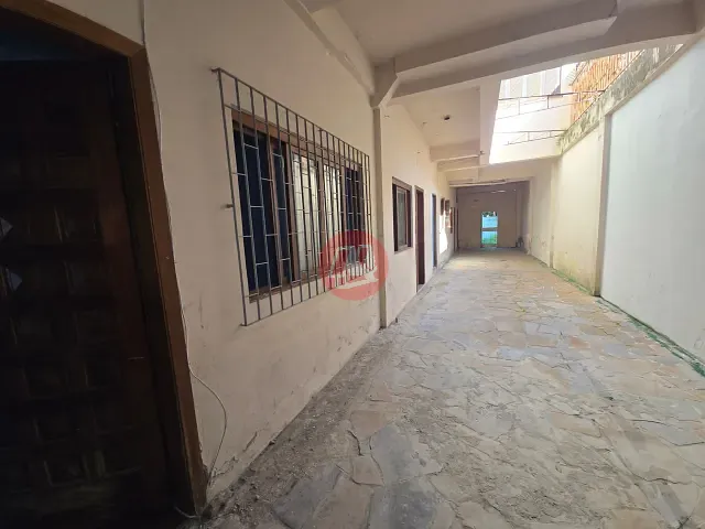 Casa com 358m², à venda ou para alugar, no bairro Vila João Pessoa em Porto Alegre
