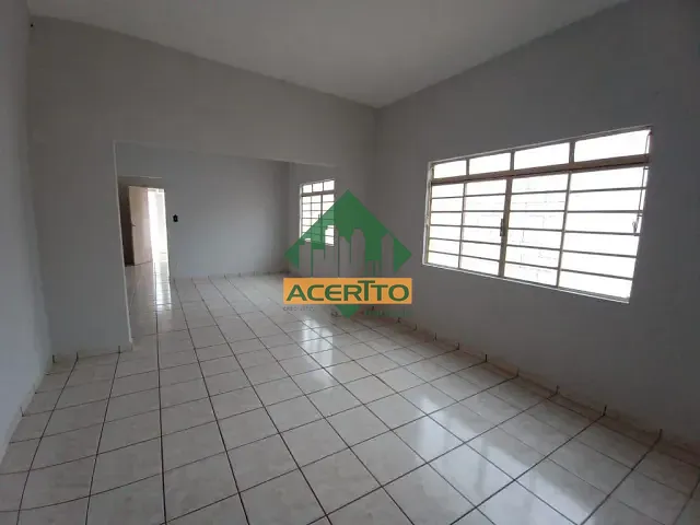 Casa com 330m² 3 quartos e 2 banheiros, à venda, no bairro Jardim Paulista em Araçatuba