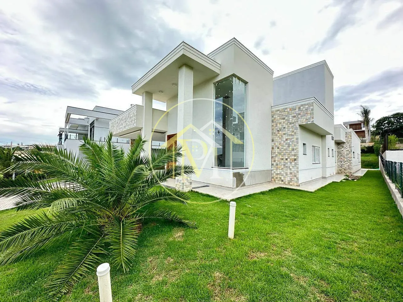 Casa, 4 quartos, 330 m² - Foto 1